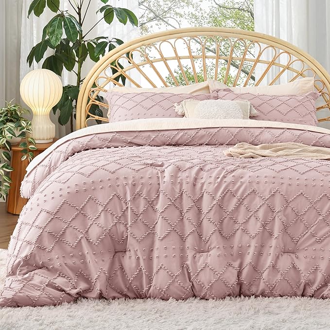 Bedsure Queen Comforter Set - Dusty Rose Comforter, Boho Tufted Shabby Chic Bedding for Kids, 3 Pieces Vintage Farmhouse Bed Set for All Seasons, Fluffy Soft Bedding with 2 Pillow Shams