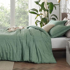 Bedsure Queen Comforter Set - Green Soft Bedding for All Seasons, Cationic Dyed Bed Set, 3 Pieces, 1 Queen Size Comforter (90"x90") and 2 Pillow Shams (20"x26"+2")