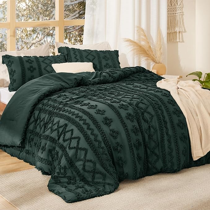 Bedsure Tufted Boho Comforter Set Queen Size - Emerald Green Boho Bed Set, GentleSoft™ 3 Pieces Farmhouse Shabby Chic Embroidery Bedding, Gifts for Woman, Soft Jacquard Queen Comforter for All Seasons