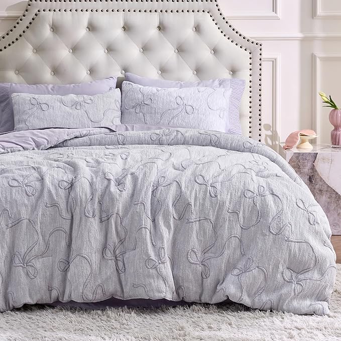 Bedsure Queen Size Comforter Set, Light Purple Boho Tufted Bed Set, 3D Puffy Jacquard Bedding Queen Size, 3 Pieces, 1 Farmhouse Shabby Chic Embroidery Comforter with Bow Pattern & 2 Pillow Cases
