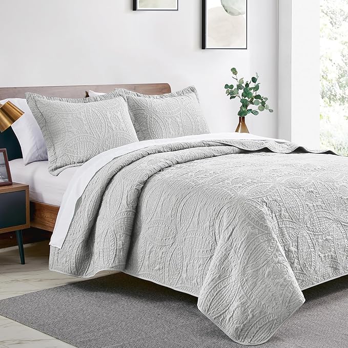 Love's cabin Twin Quilt Bedding Set Light Grey Bedspreads - Soft Bed Summer Lightweight Bedspread Comforter - Coin Pattern Bedding Coverlet for All Season - 2 Pieces (1 Quilt, 1 Pillow Sham)