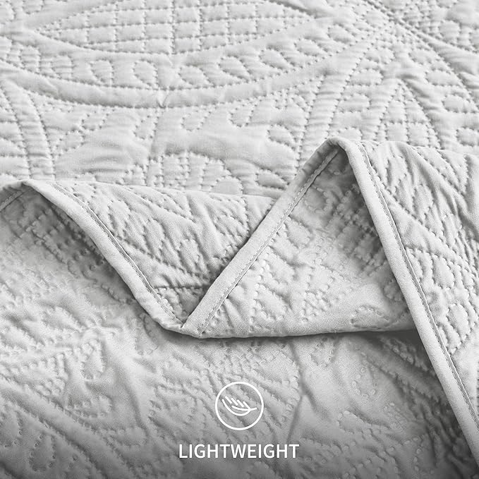 Love's cabin Twin Quilt Bedding Set Light Grey Bedspreads - Soft Bed Summer Lightweight Bedspread Comforter - Coin Pattern Bedding Coverlet for All Season - 2 Pieces (1 Quilt, 1 Pillow Sham)