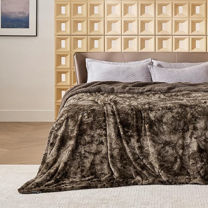 Bedsure GentleSoft Sherpa Fluffy Blanket King Size for Bed - Fleece Warm and Cozy for Women Gift, Plush & Fuzzy Faux Christmas Fur Blanket for Couch, Sofa Decor, Tie Dye Design, Brown, 108x90 Inches