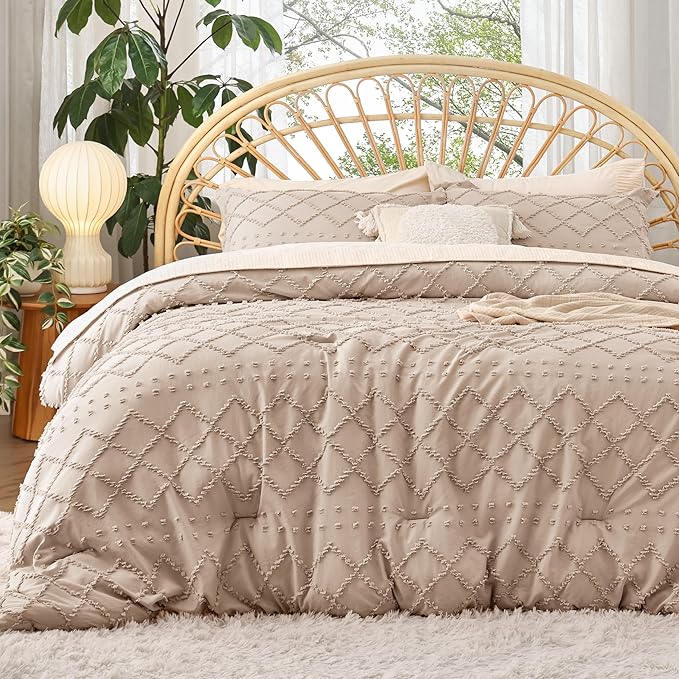 Bedsure California King Comforter Set - Warm Tan Comforter, Boho Tufted Shabby Chic Bedding for Kids, 3 Pieces Vintage Farmhouse Bed Set for All Seasons, Fluffy Soft Bedding with 2 Pillow Shams