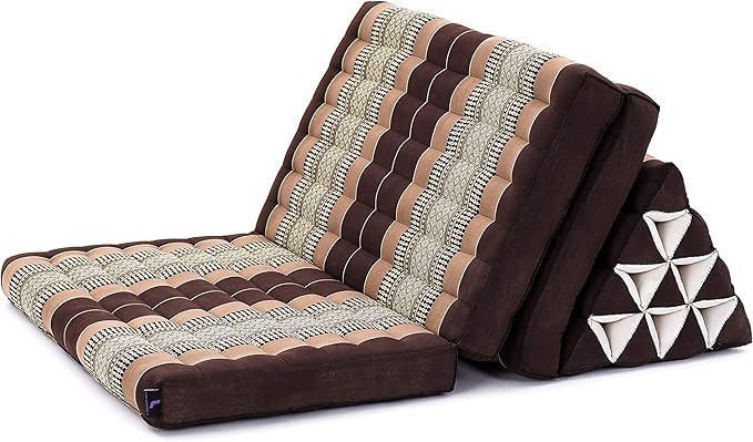 Leewadee 3-Fold Mat XXL with Triangle Cushion – Firm TV Pillow, Foldable Mattress with Cushion Made of Kapok, 67 x 31 inches, Brown